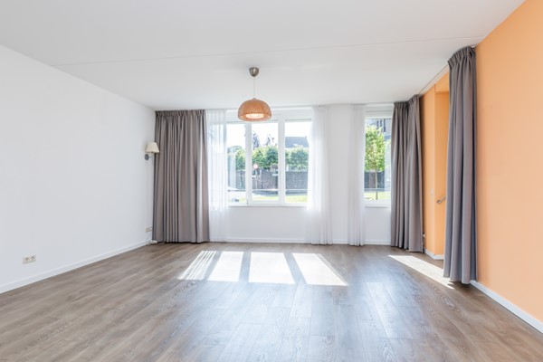 Foto - Te koop: In een fraai, modern wooncomplex "Heiderveste", midden in het hart van Heerlerheide, op loopafstand van een winkelcentrum; ligt dit ruime, luxe appartement op de 1e verdieping (2e woonlaag).